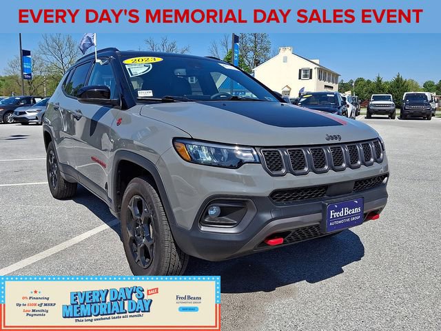 Used 2023 Jeep Compass Trailhawk AWD/4WD image 2