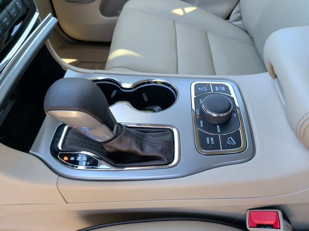 Used 2020 Jeep Grand Cherokee Overland AWD/4WD image 20