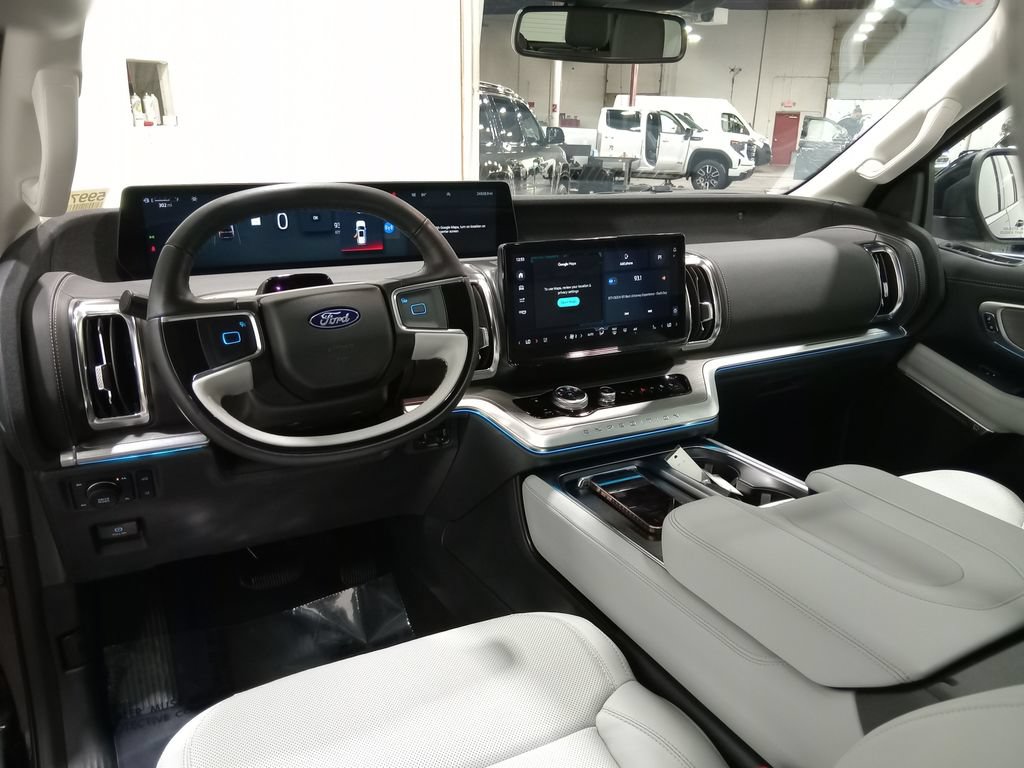 Certified 2025 Ford Expedition Max Platinum w/ Driver's Package AWD/4WD image 15