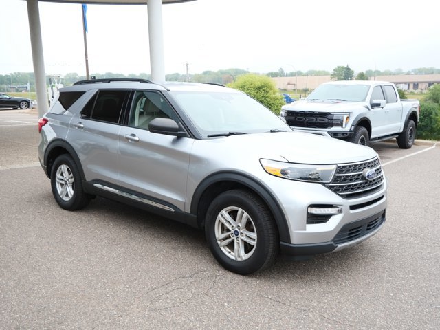 Certified 2022 Ford Explorer XLT w/ Equipment Group 202A AWD/4WD image 3