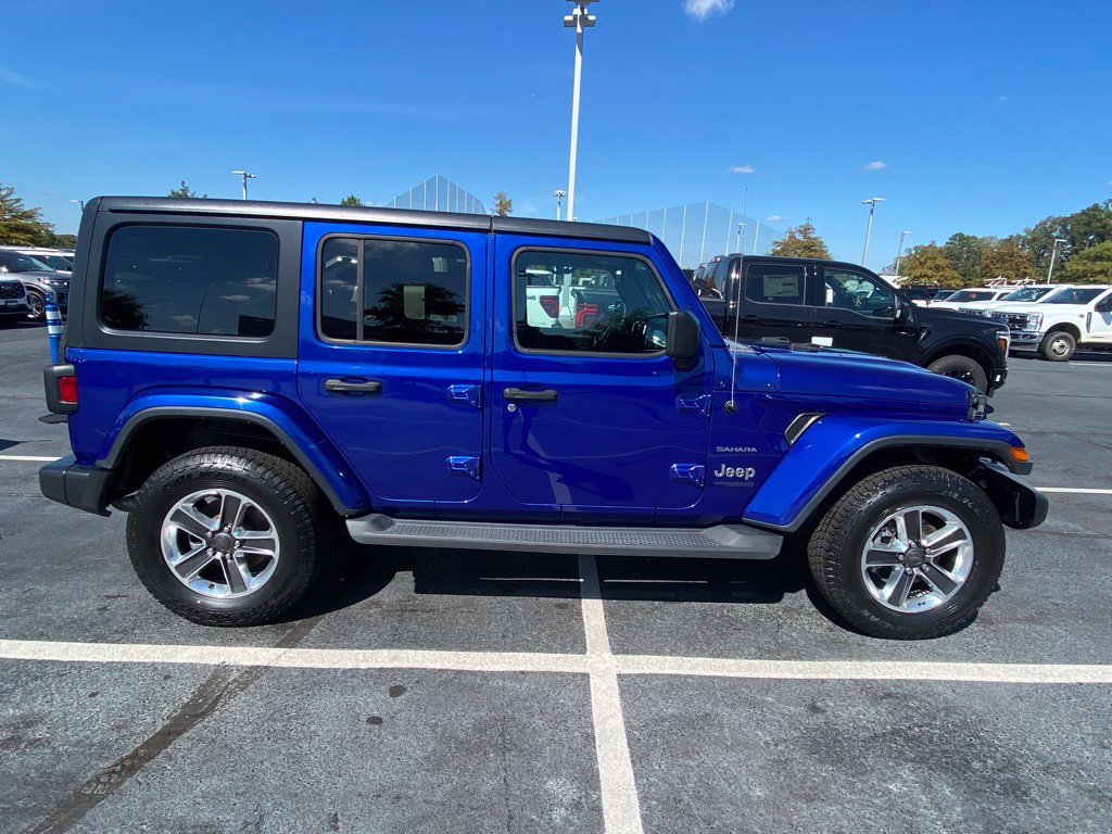 Used 2018 Jeep Wrangler Unlimited Sahara AWD/4WD image 8