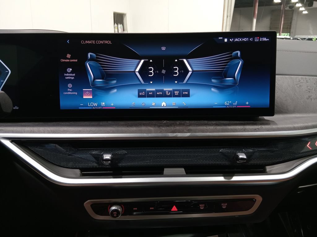Used 2024 BMW X7 xDrive40i w/ Premium Package AWD/4WD image 22
