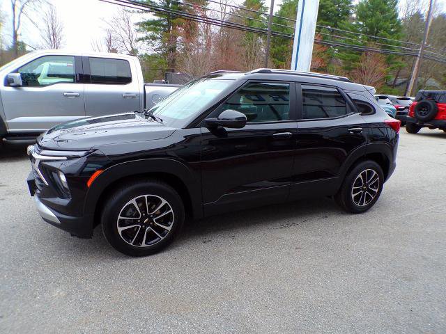 Used 2024 Chevrolet TrailBlazer LT w/ Convenience Package image 2