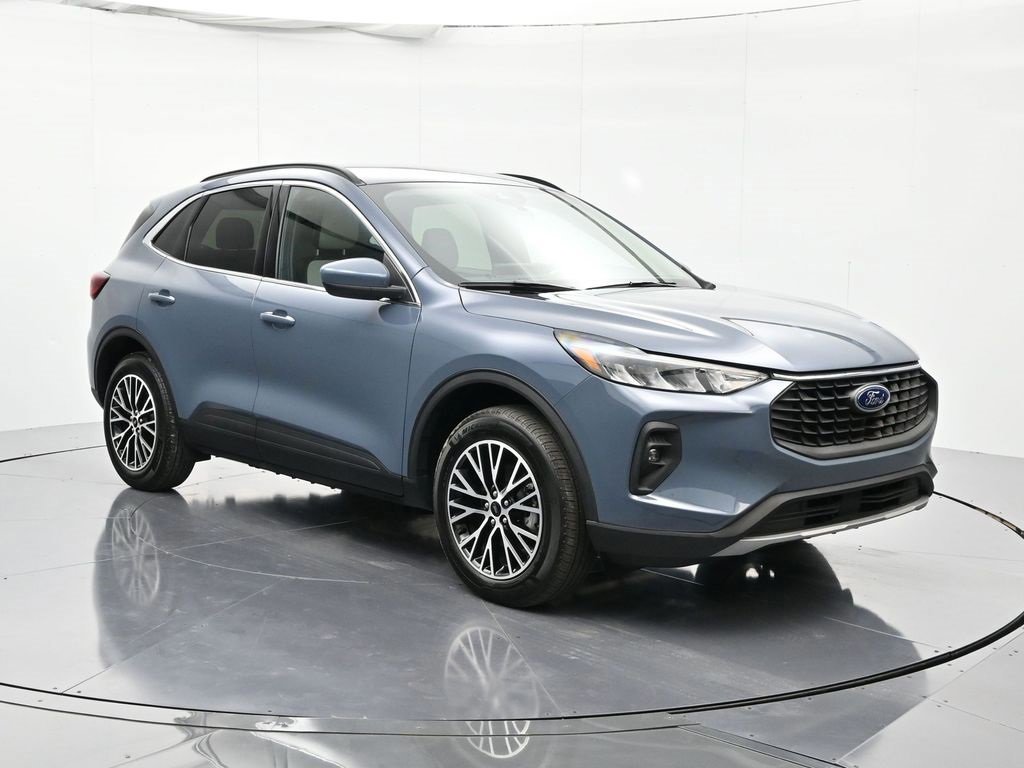 Certified 2025 Ford Escape SE w/ Class II Trailer Tow Package image 19