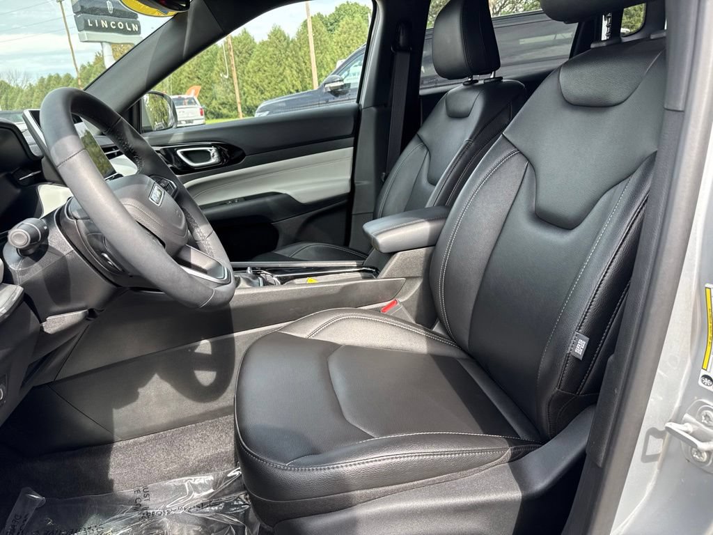 Used 2025 Jeep Compass Limited AWD/4WD image 10