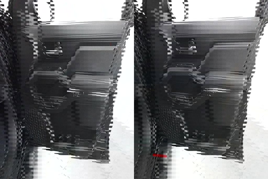 Used 2025 Toyota Tacoma TRD Sport AWD/4WD image 28