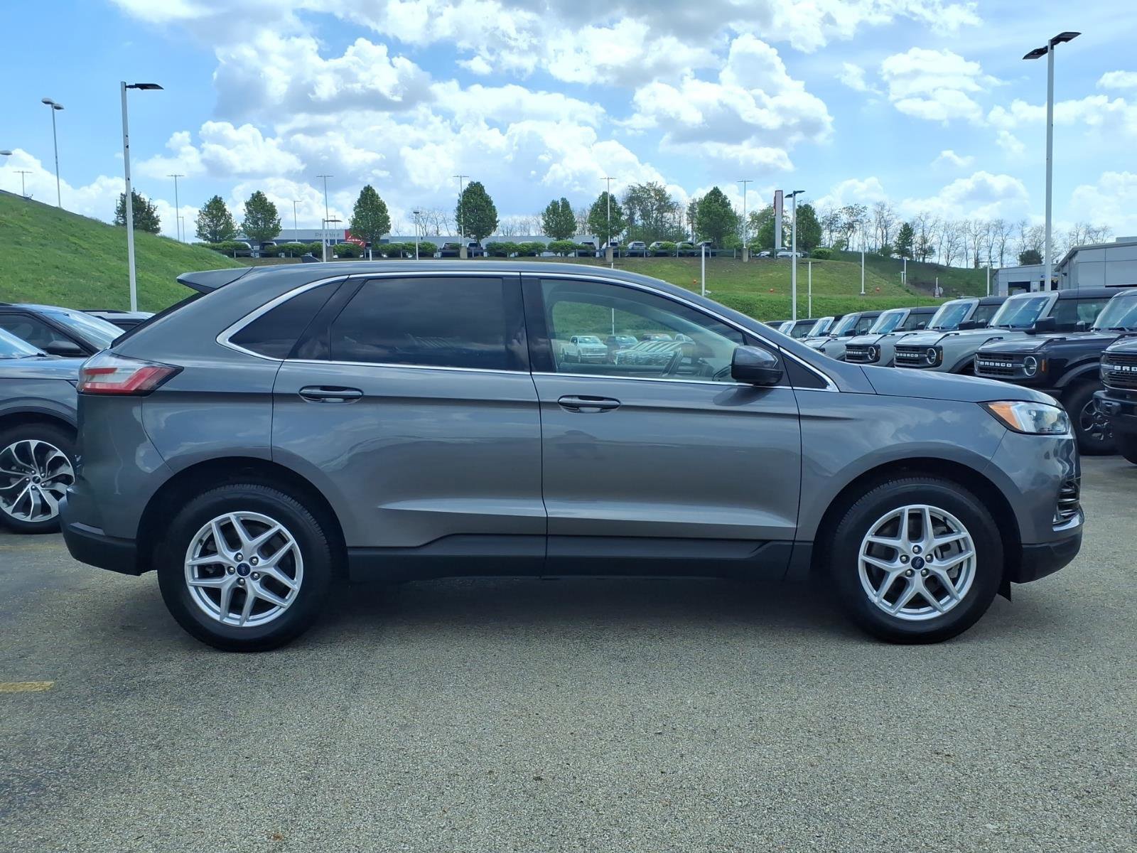 Certified 2022 Ford Edge SEL w/ Convenience Package AWD/4WD image 6