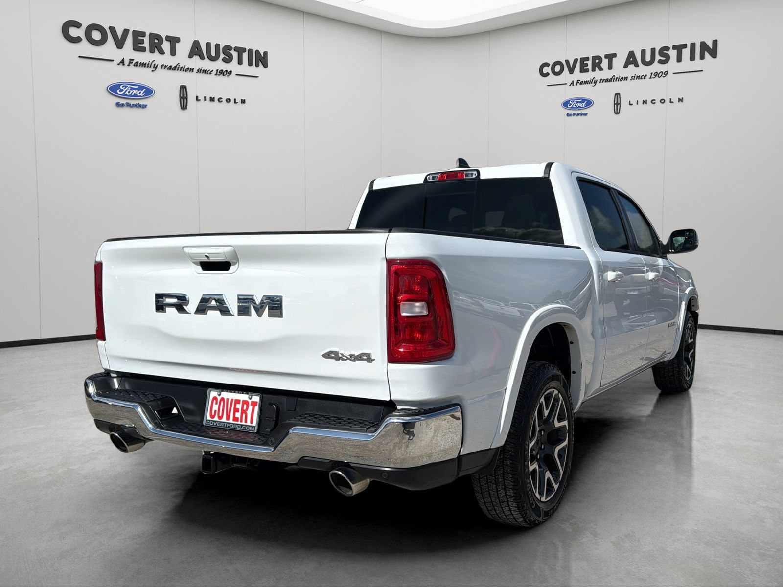 Used 2025 RAM 1500 Laramie AWD/4WD image 6