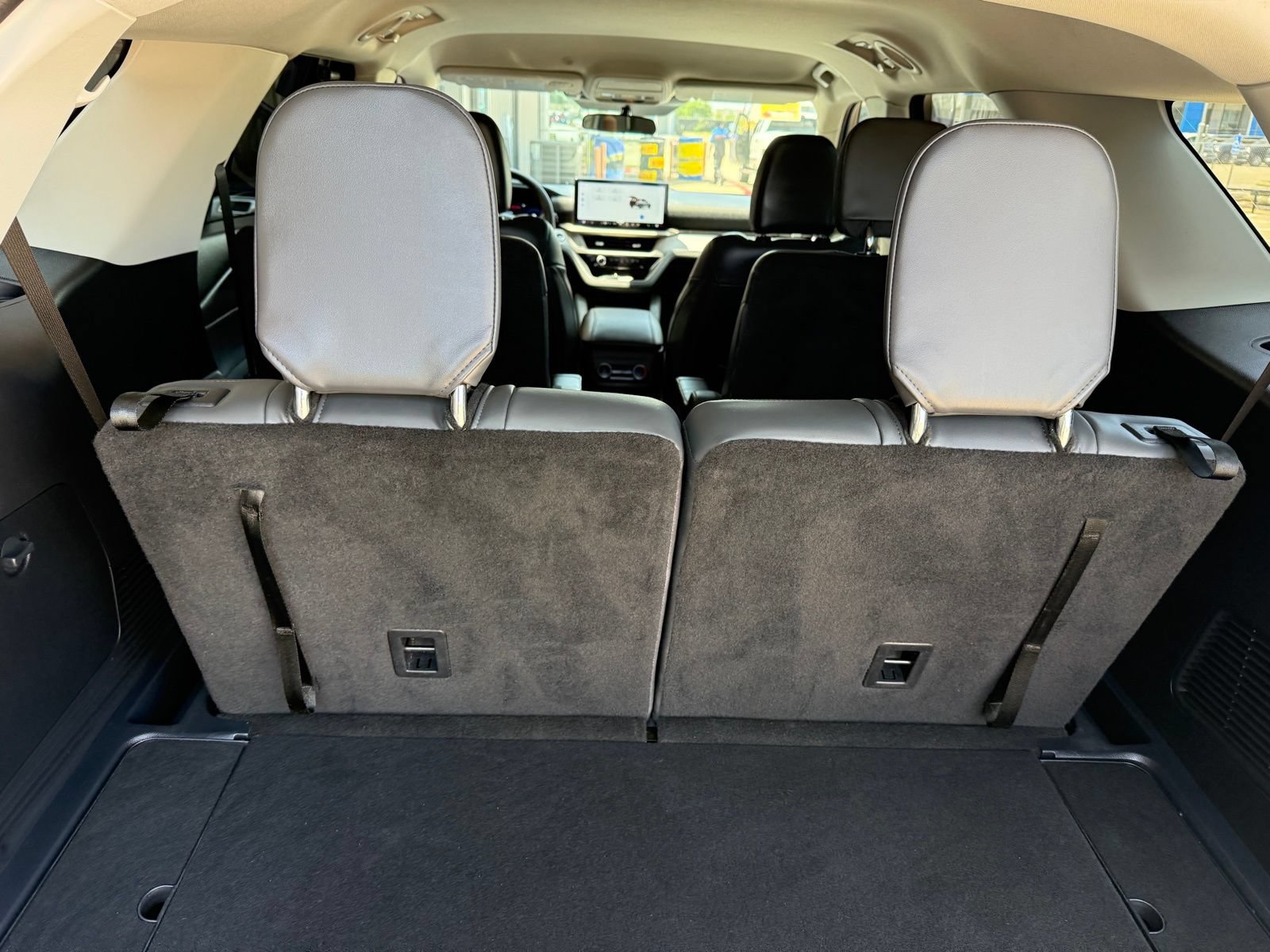 Certified 2025 Ford Explorer Active w/ Active Comfort Package RWD image 19