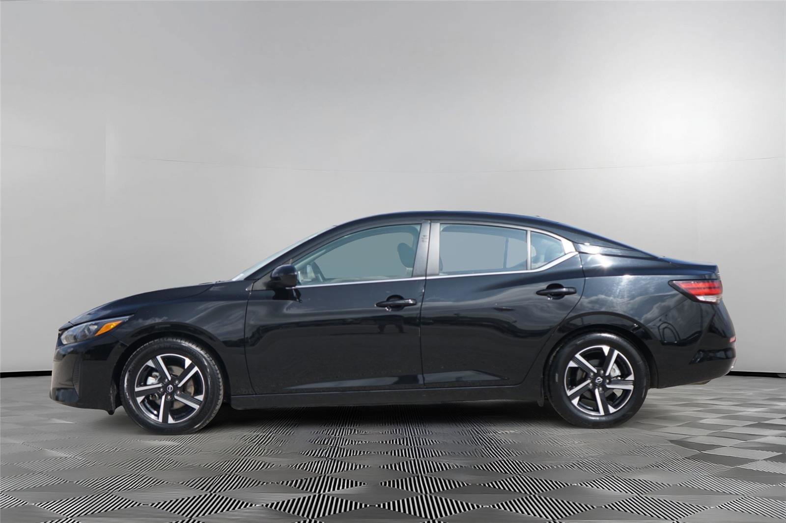 Used 2024 Nissan Sentra SV FWD image 7