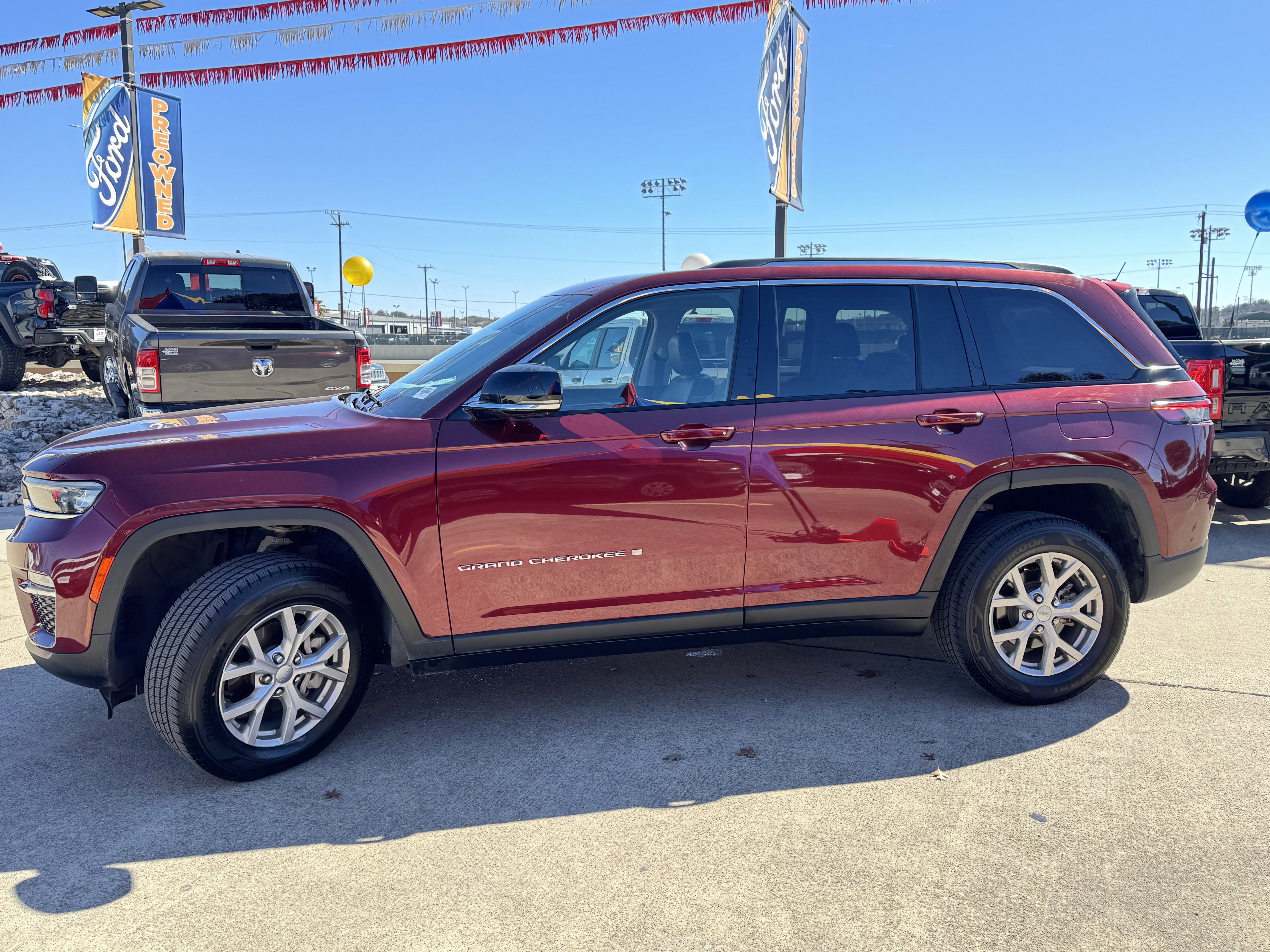 Used 2022 Jeep Grand Cherokee Limited image 7