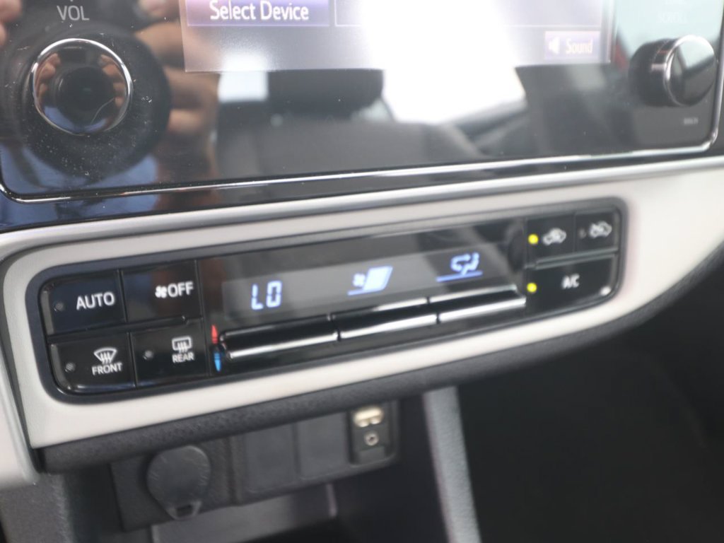Used 2017 Toyota Corolla LE FWD image 19