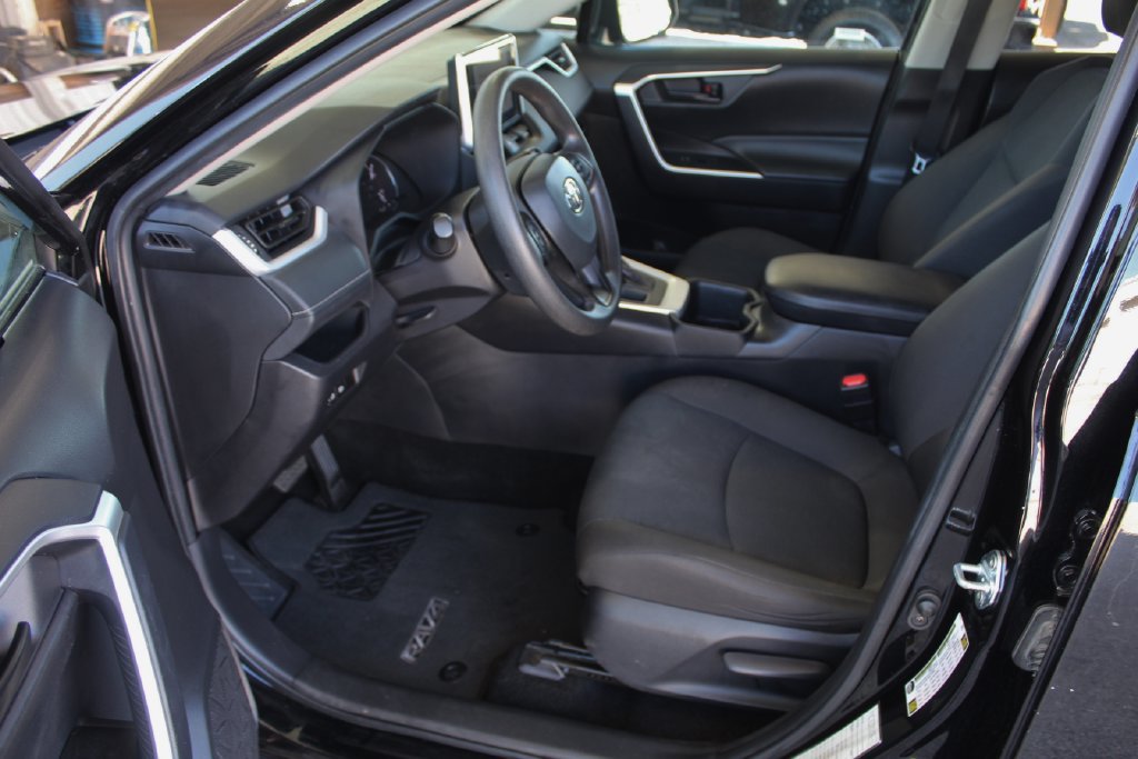 Used 2025 Toyota RAV4 LE AWD/4WD image 25