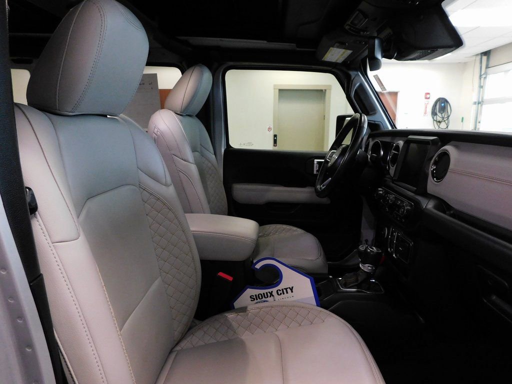 Used 2022 Jeep Wrangler Unlimited Sahara image 38