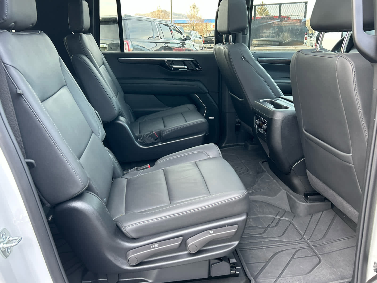 Used 2025 Chevrolet Suburban Z71 w/ Z71 Off-Road Package image 21