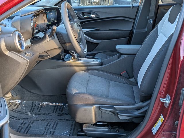 Used 2025 Chevrolet Trax LS FWD image 13