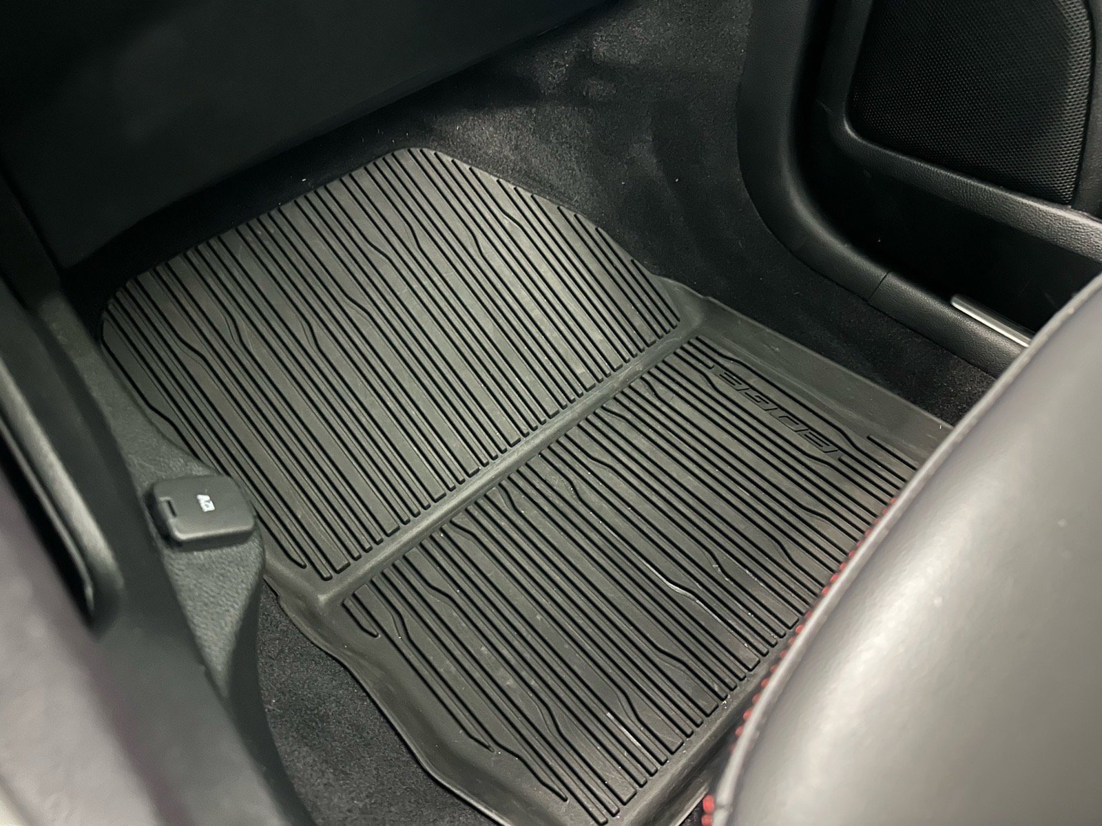 Certified 2024 Ford Edge ST-Line w/ Class II Trailer Tow Package image 36