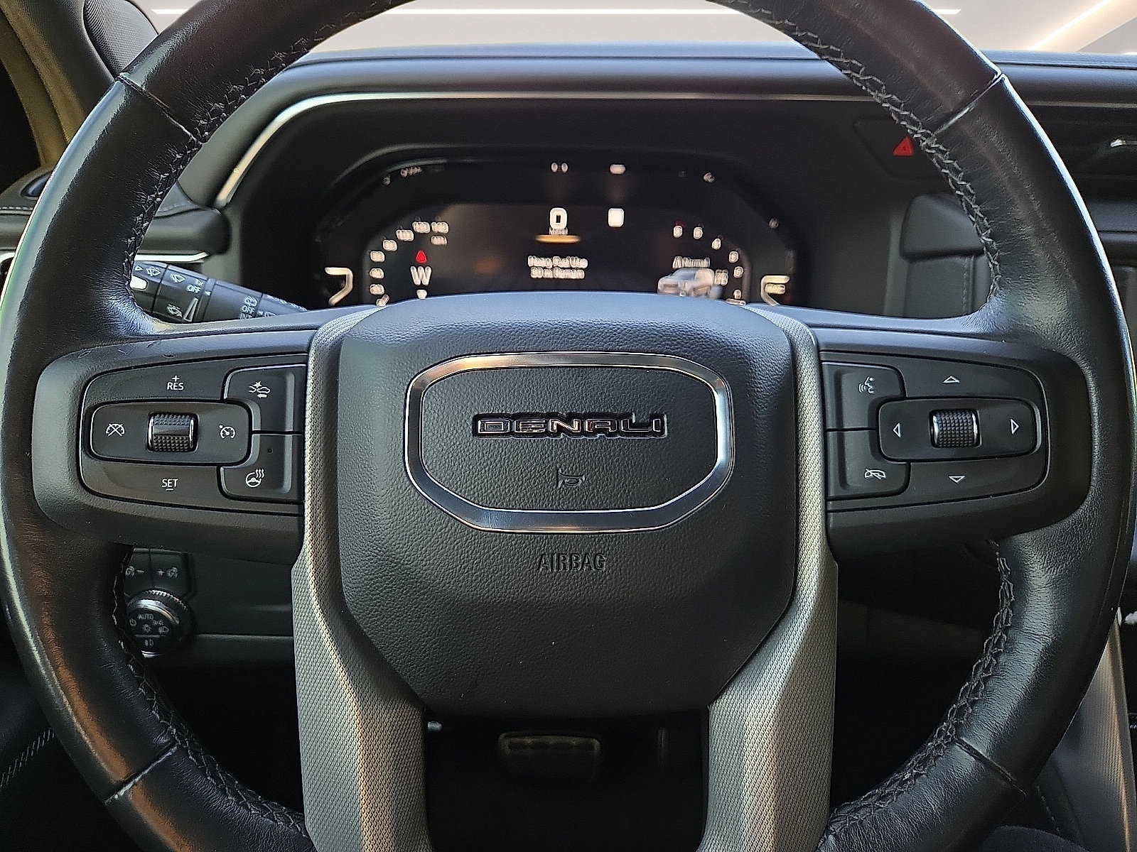 Used 2023 GMC Yukon Denali AWD/4WD image 24