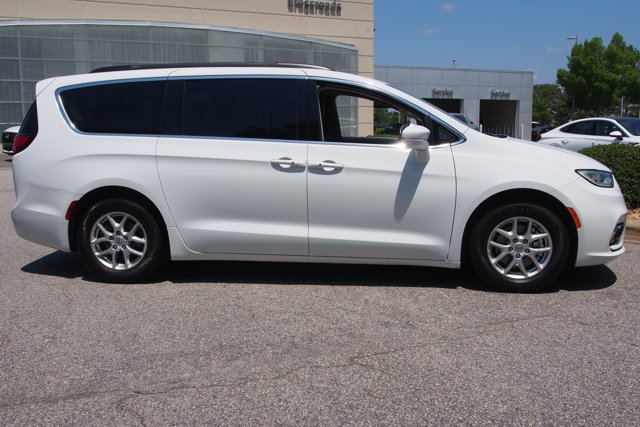 Used 2022 Chrysler Pacifica Touring-L FWD image 9