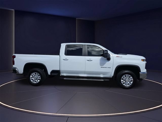 Used 2025 Chevrolet Silverado 2500 LT AWD/4WD image 2