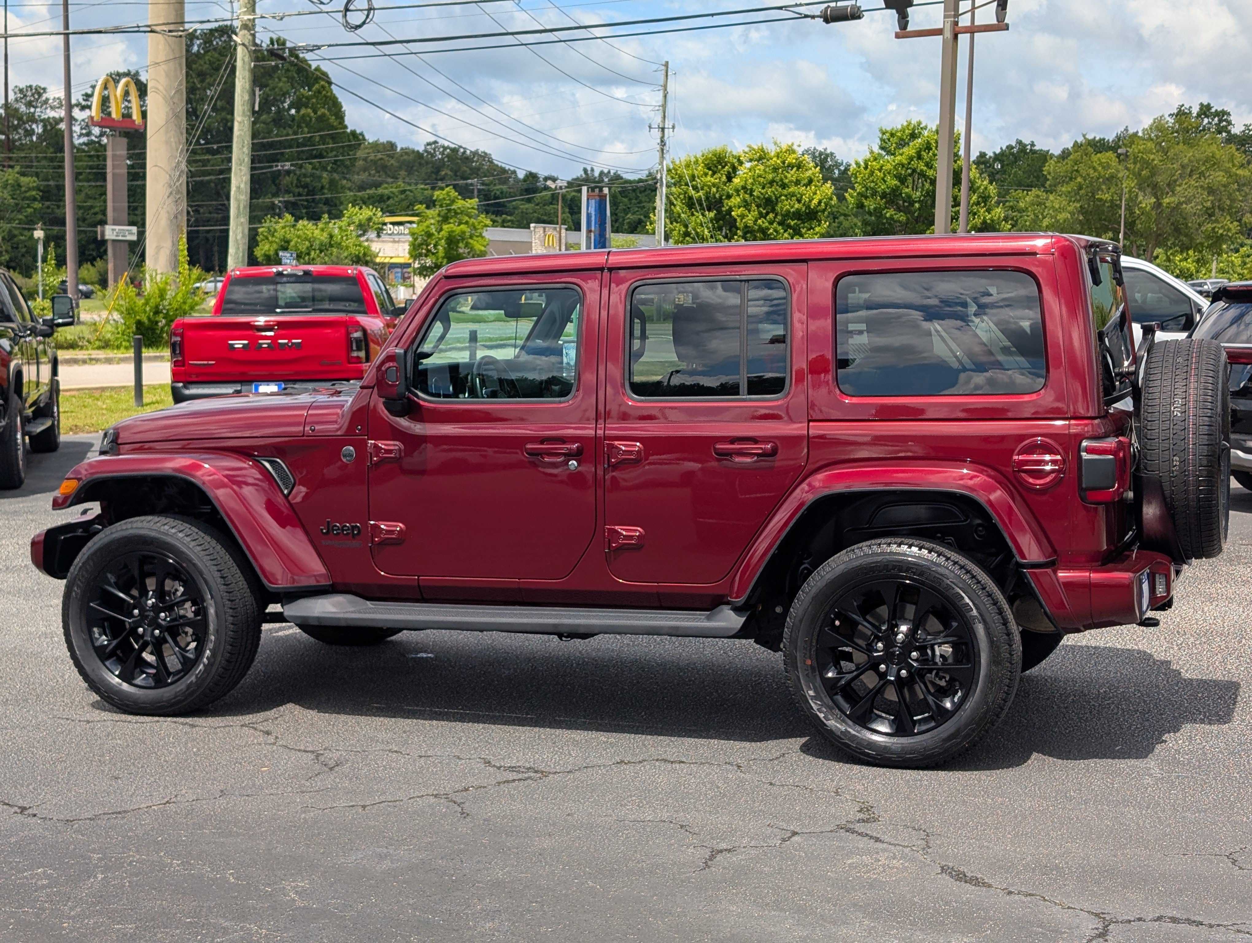 Used 2021 Jeep Wrangler Unlimited Sahara AWD/4WD image 14