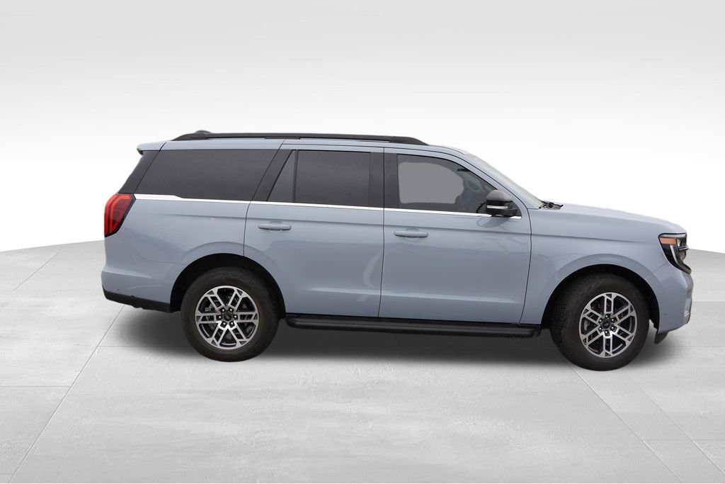 Certified 2025 Ford Expedition Active AWD/4WD image 3