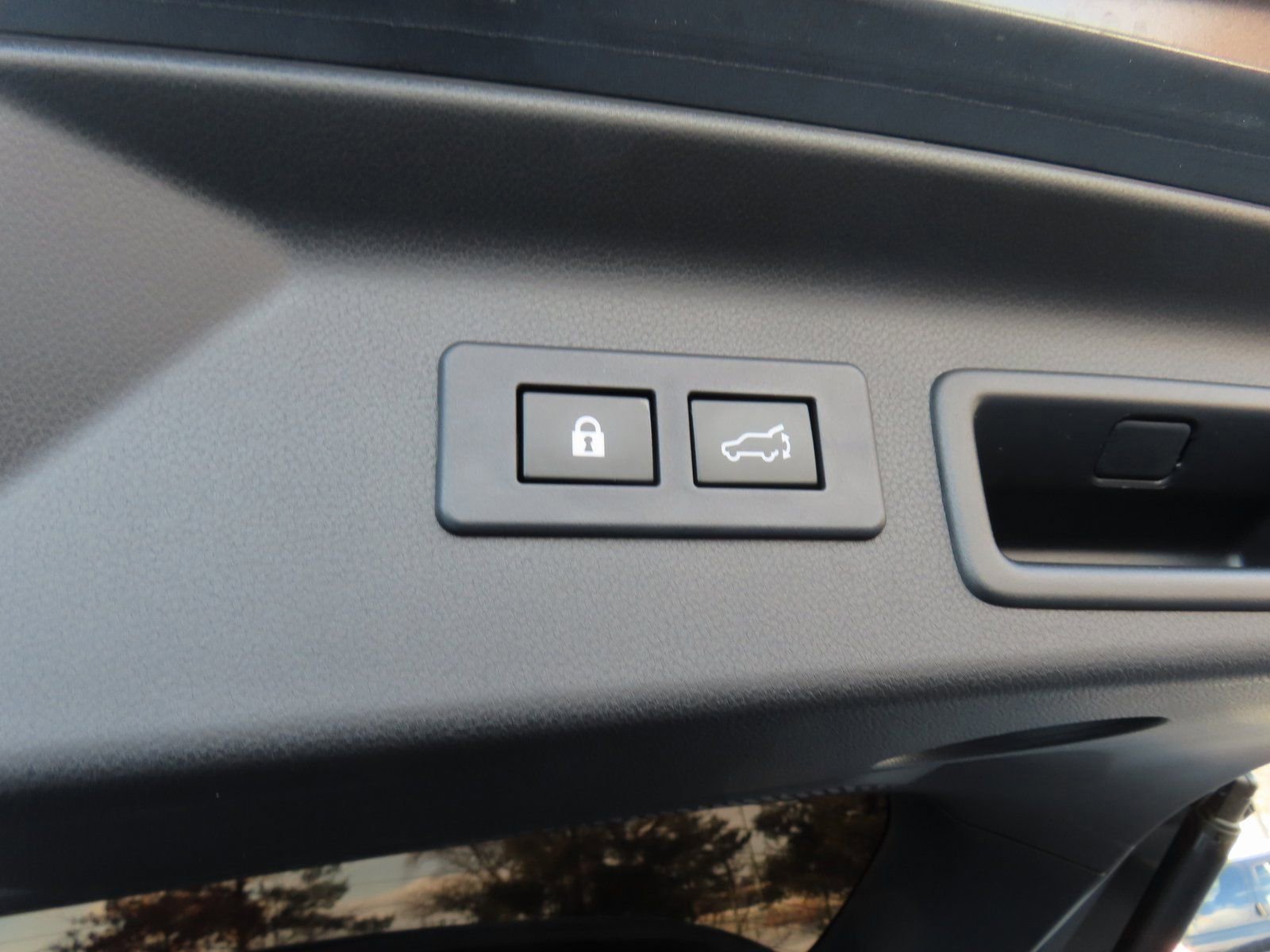 Used 2025 Subaru Forester Limited w/ Popular Package image 39