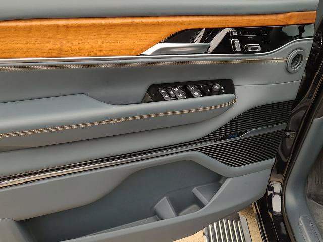 Used 2024 Jeep Grand Wagoneer Series III AWD/4WD image 22