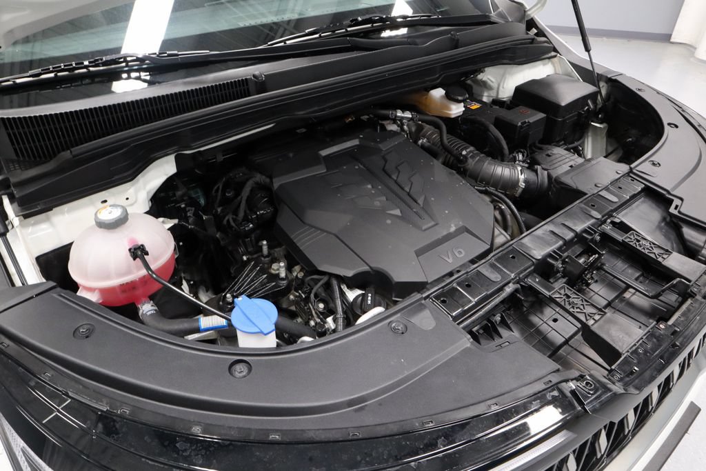 Used 2025 Kia Carnival FWD image 16