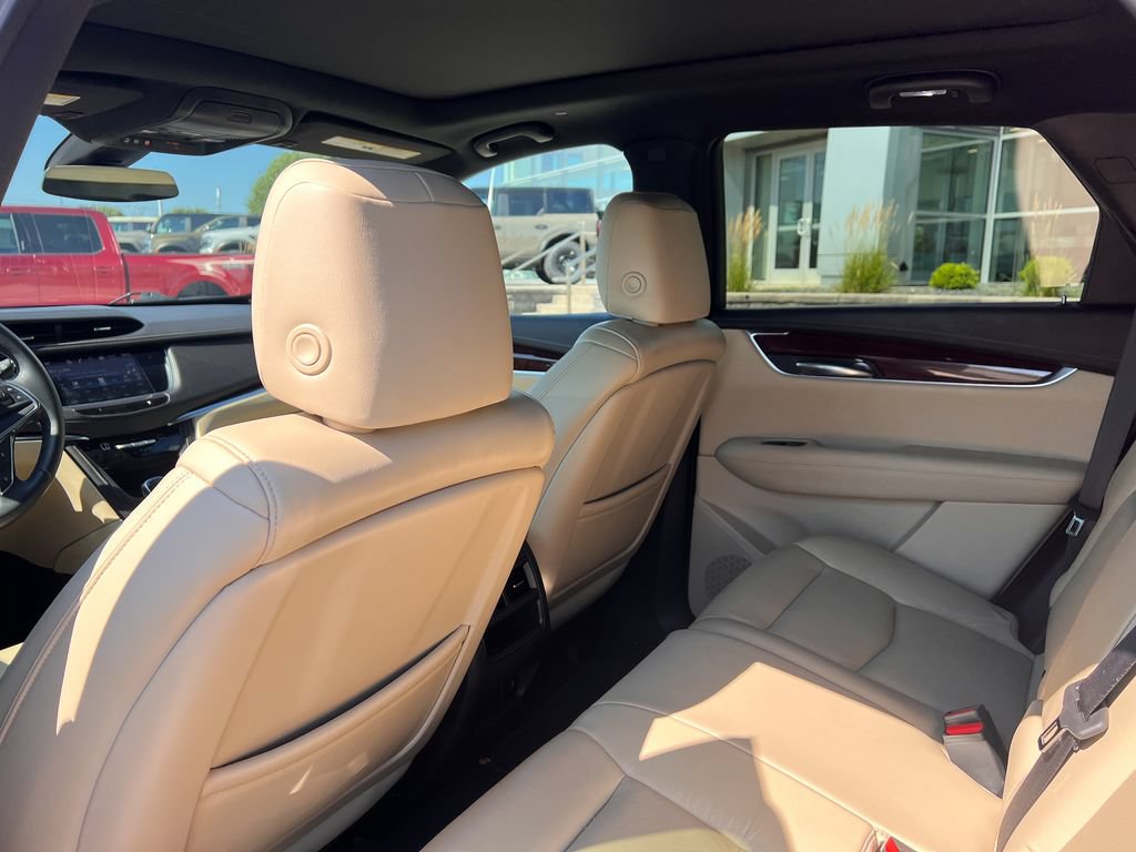 Used 2017 Cadillac XT5 Luxury w/ Driver Awareness Package AWD/4WD image 13