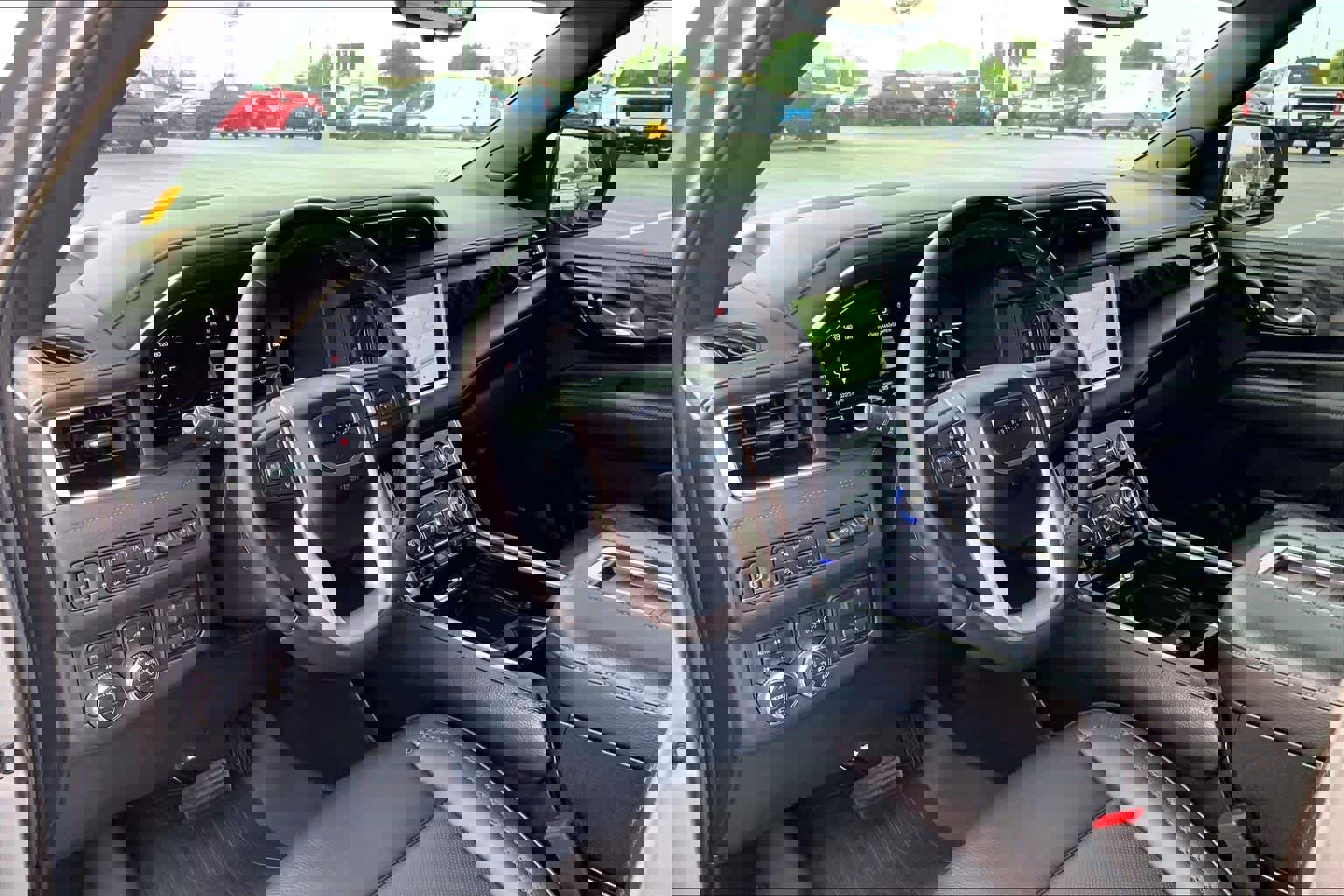 Used 2024 GMC Yukon Denali w/ Advanced Technology Package image 17