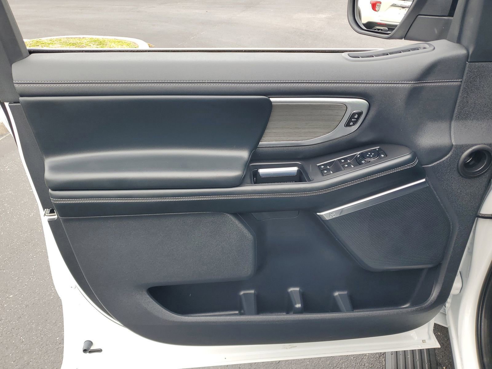 Certified 2025 Ford Expedition Platinum image 16