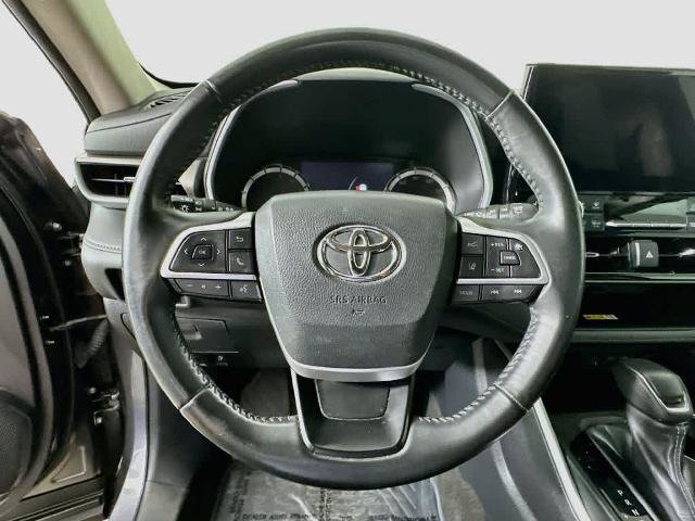 Used 2023 Toyota Highlander XLE FWD image 16