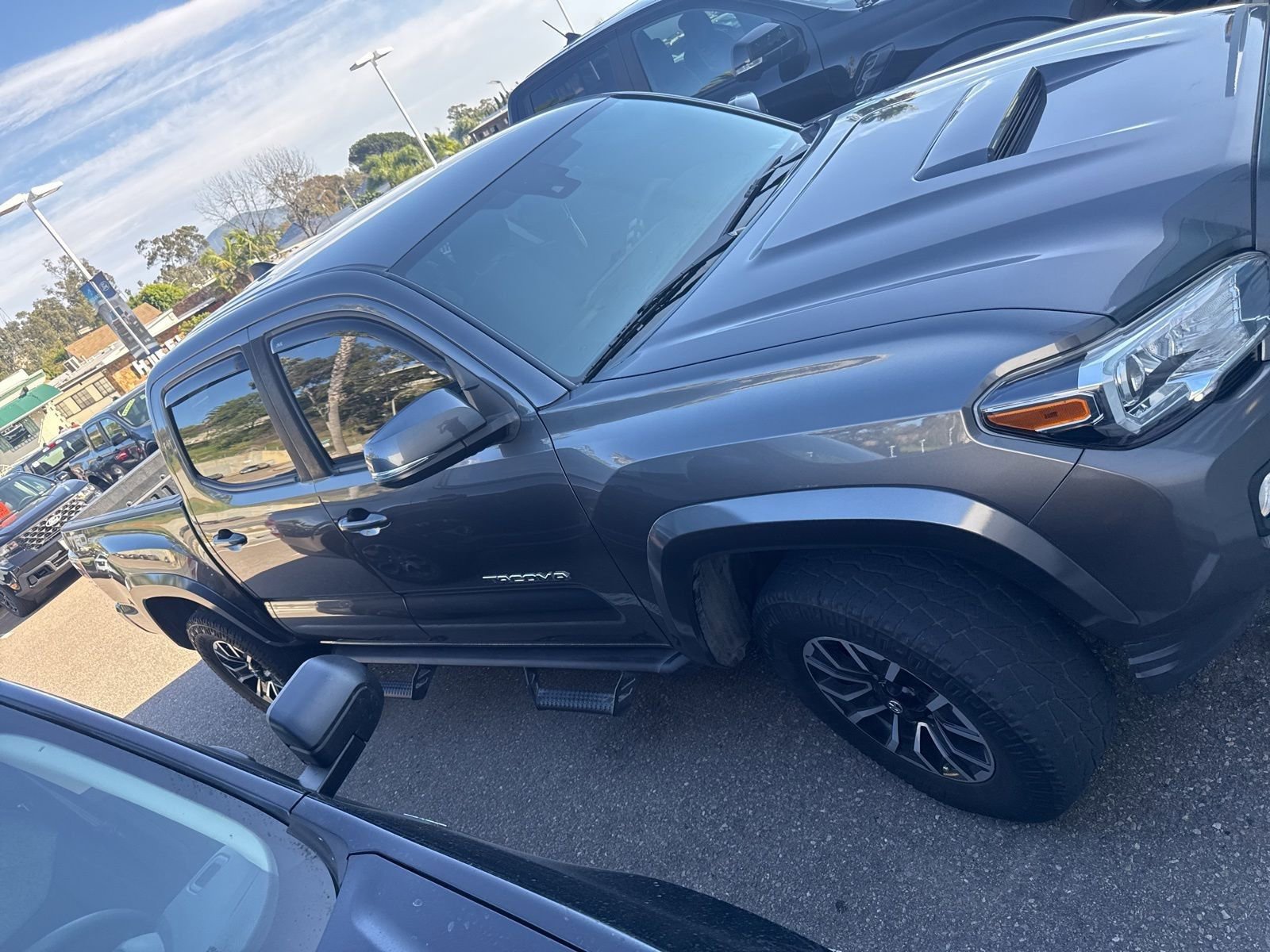 Used 2021 Toyota Tacoma TRD Sport w/ Technology Package image 4