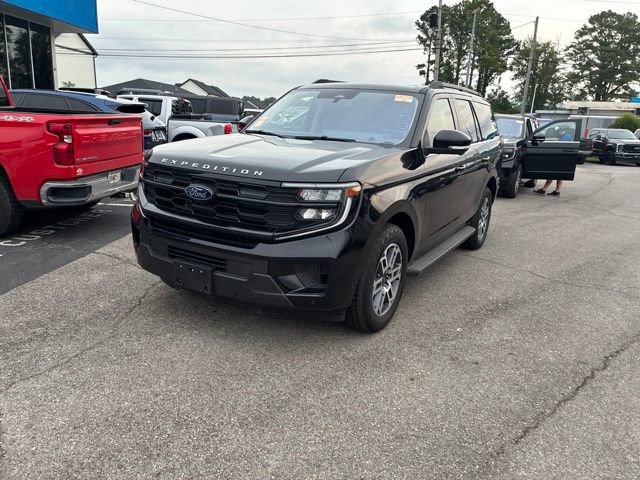 Certified 2025 Ford Expedition Active AWD/4WD image 9