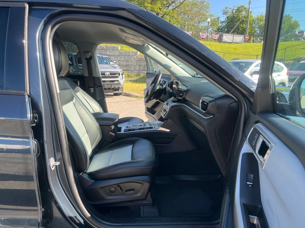 Certified 2024 Ford Explorer XLT w/ Equipment Group 202A AWD/4WD image 19