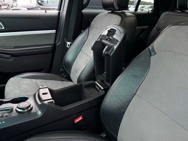 Certified 2017 Ford Explorer XLT w/ Equipment Group 202A image 28