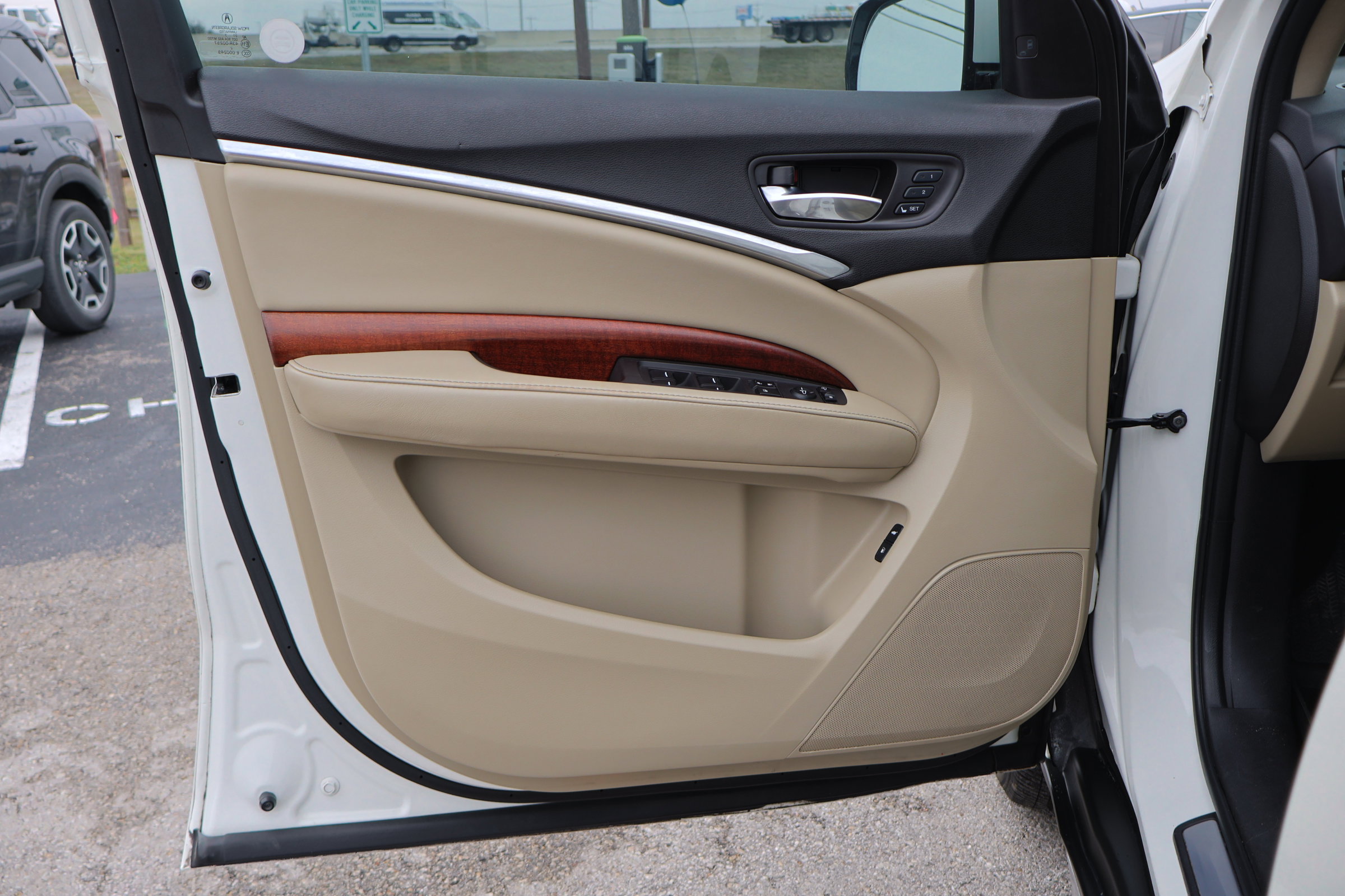 Used 2017 Acura MDX FWD w/ Advance Package image 13