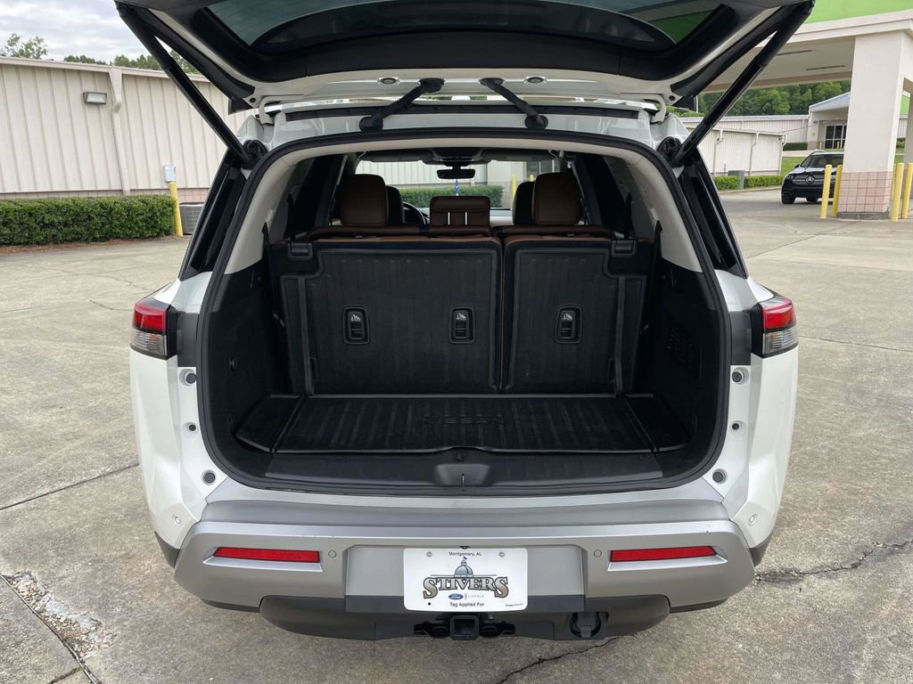 Used 2024 Nissan Pathfinder Platinum w/ Cargo Package AWD/4WD image 10