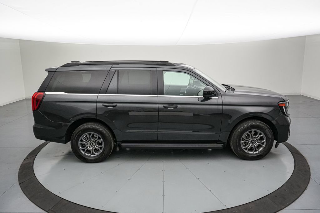 Certified 2025 Ford Expedition Active AWD/4WD image 3