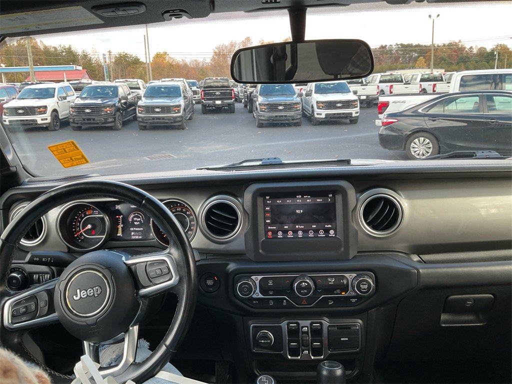 Used 2020 Jeep Wrangler Unlimited Sahara image 25