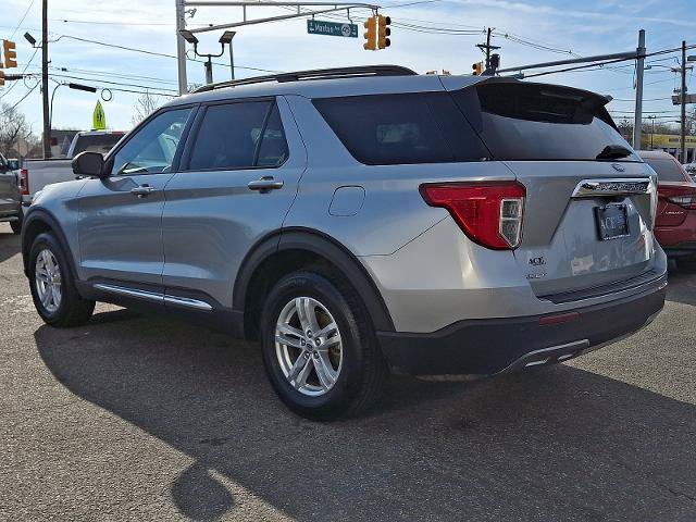 Certified 2023 Ford Explorer XLT w/ Equipment Group 202A AWD/4WD image 4