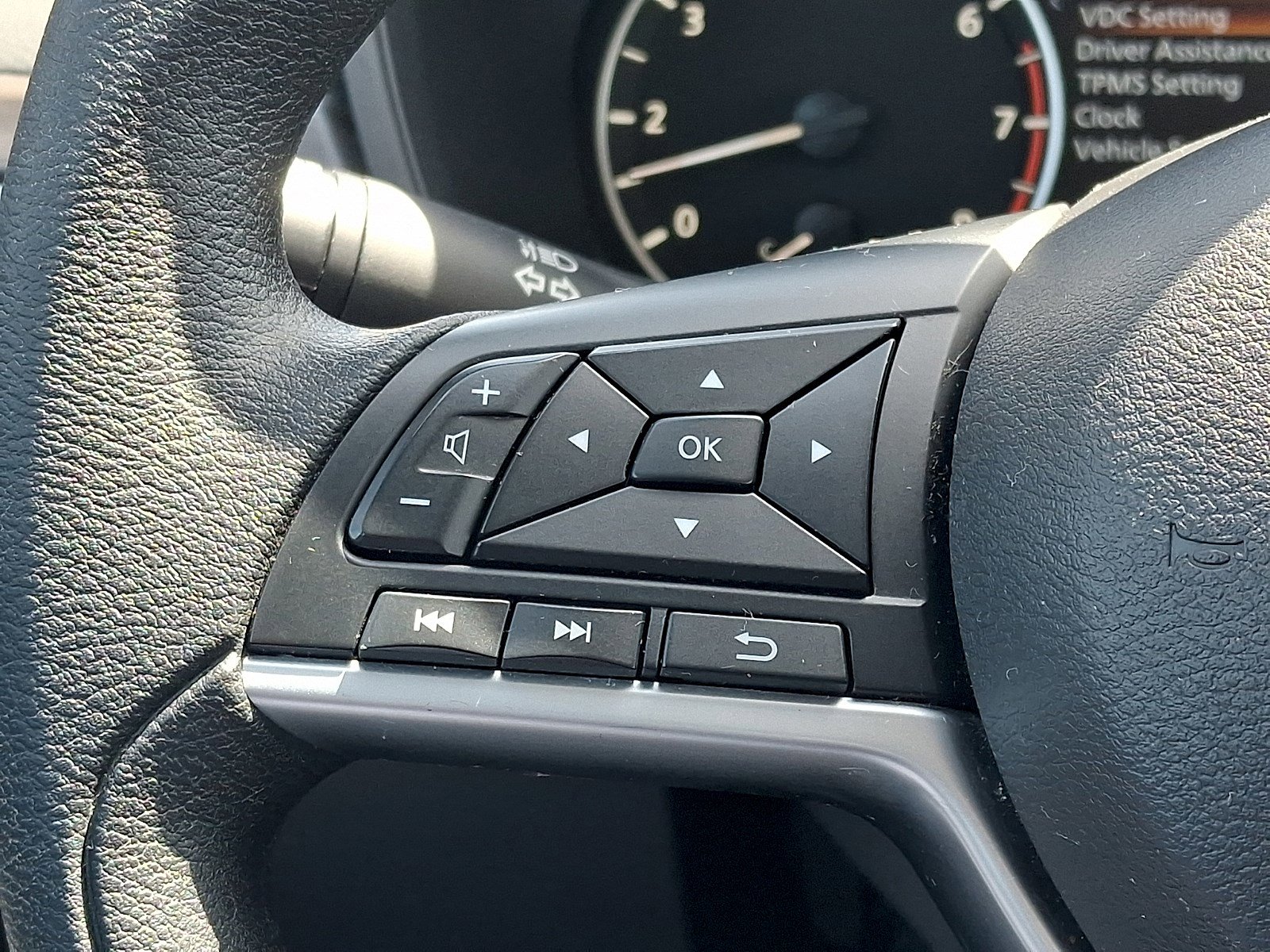 Used 2025 Nissan Altima 2.5 SV FWD image 19