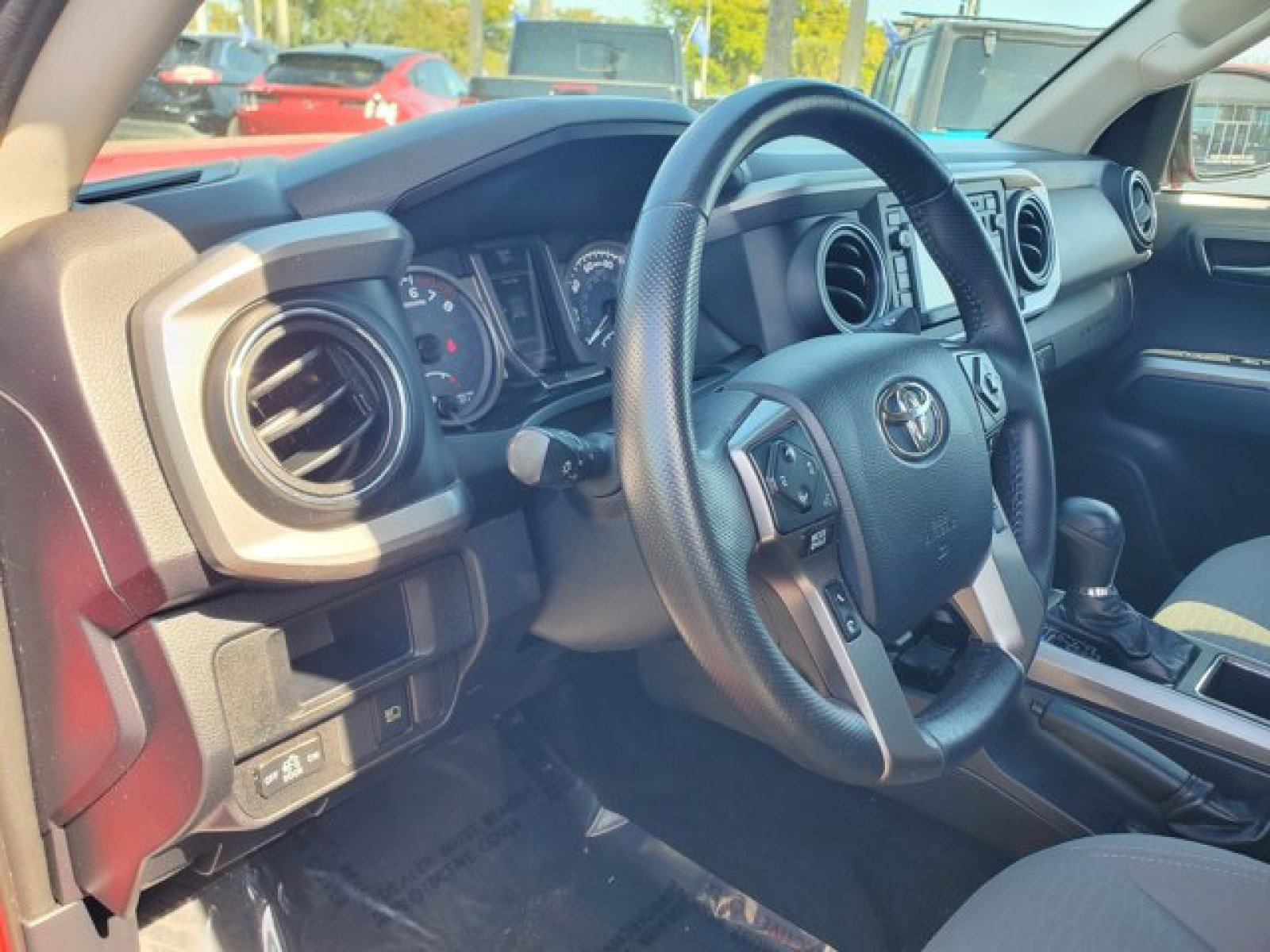 Used 2018 Toyota Tacoma SR5 image 9