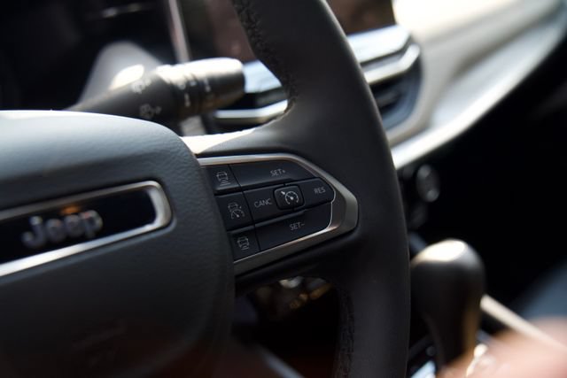 Used 2025 Jeep Compass Limited AWD/4WD image 19