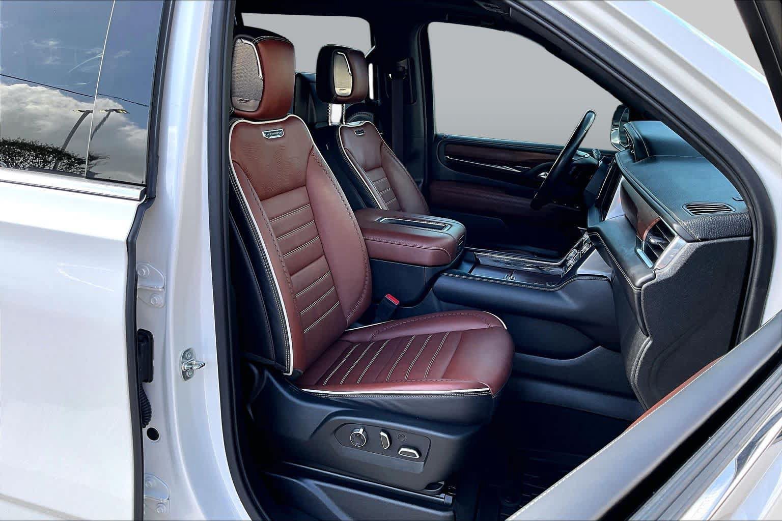 Used 2023 GMC Yukon Denali Ultimate AWD/4WD image 9