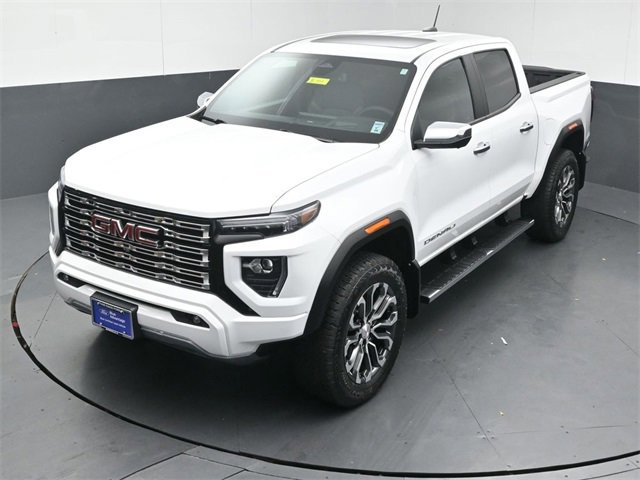 Used 2023 GMC Canyon Denali image 4