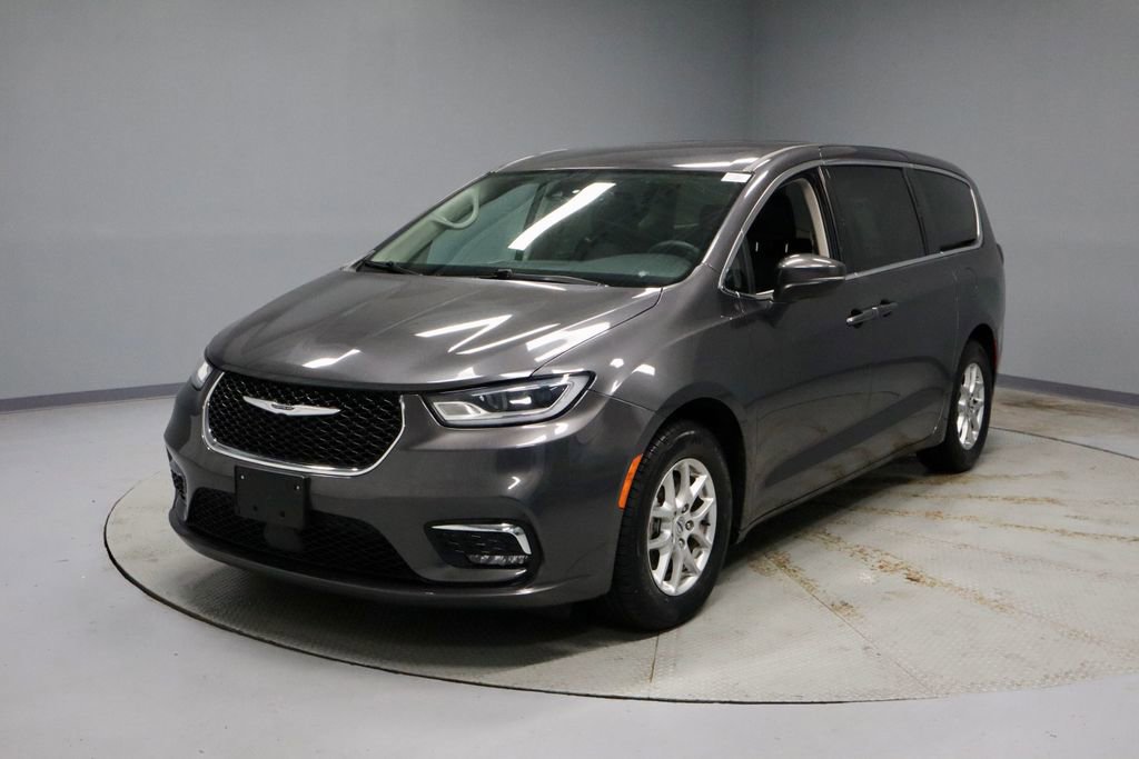 Used 2023 Chrysler Pacifica Touring-L FWD image 7