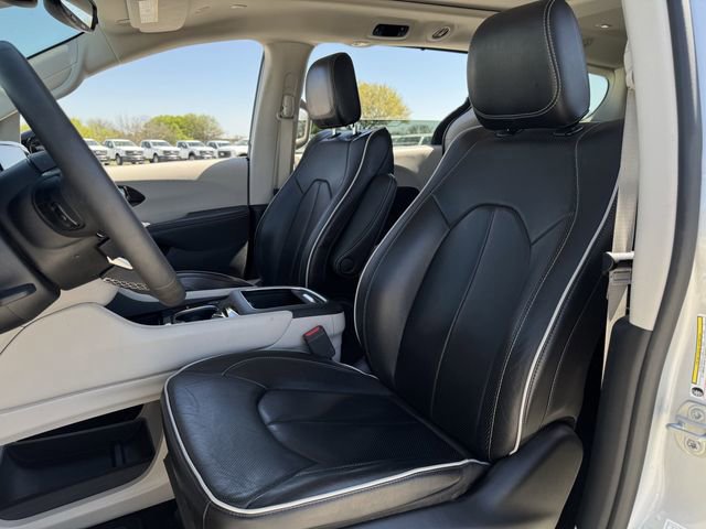 Used 2024 Chrysler Pacifica Limited image 25
