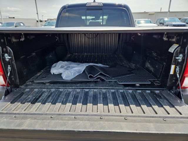 Used 2022 Toyota Tacoma SR5 AWD/4WD image 28